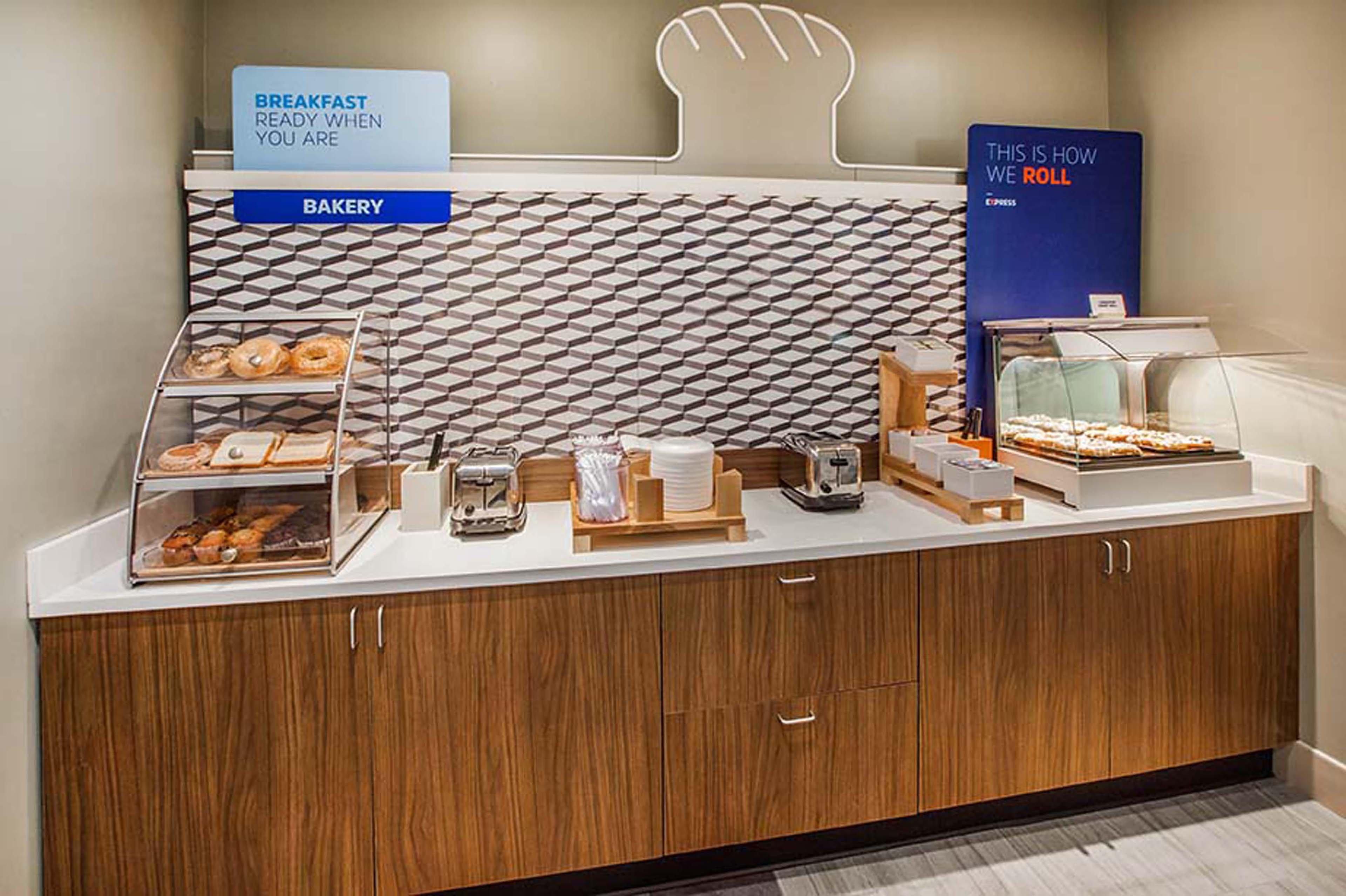 Holiday Inn Express Romulus / Detroit Airport By Ihg Exterior foto