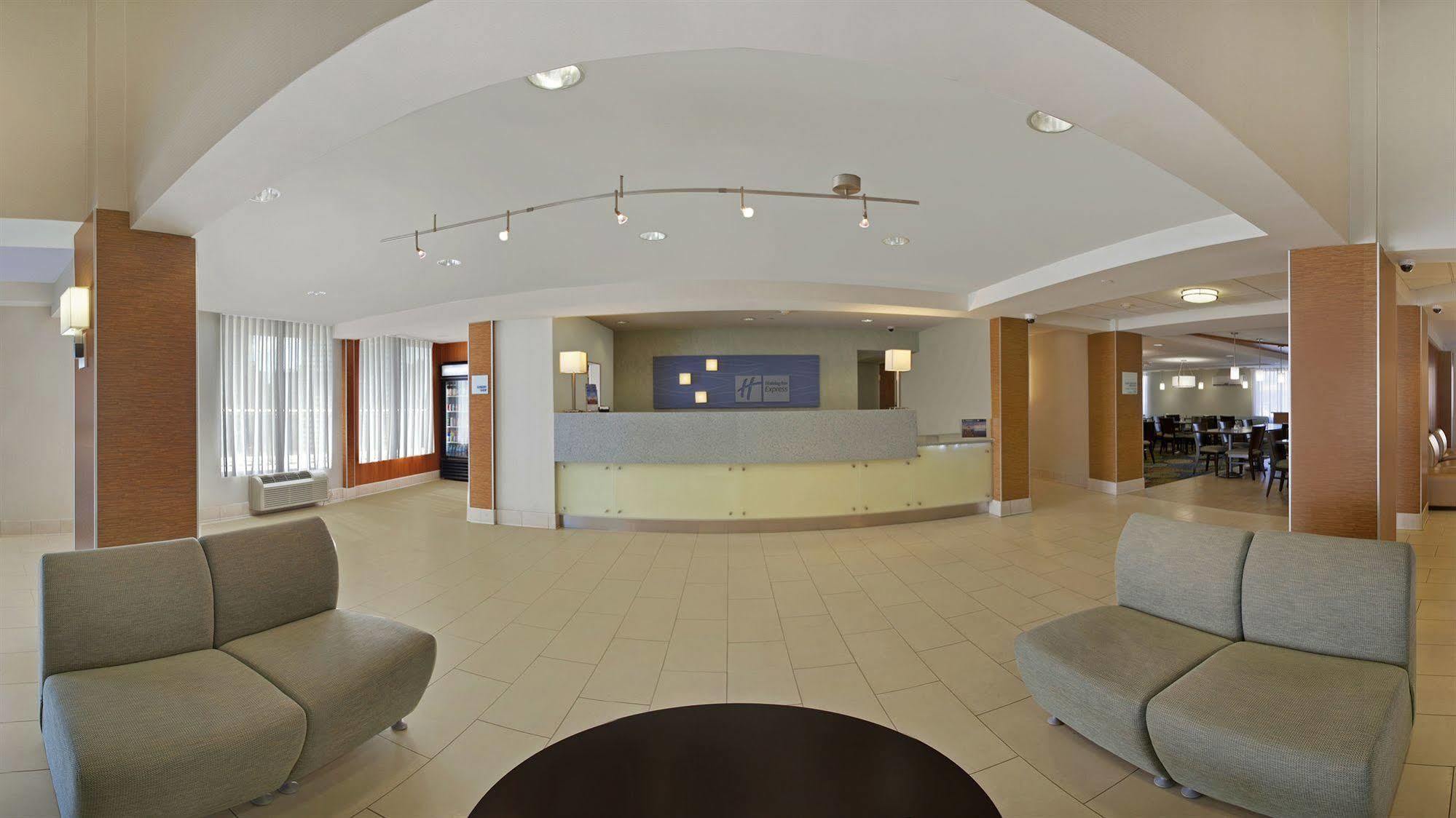 Holiday Inn Express Romulus / Detroit Airport By Ihg Exterior foto